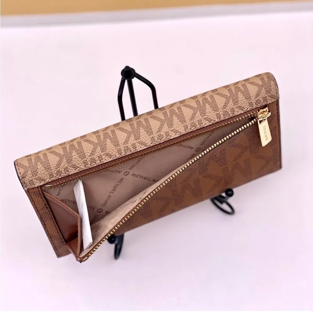 MICHAEL KORS Jet Set Travel Signature Logo Trifold Wallet